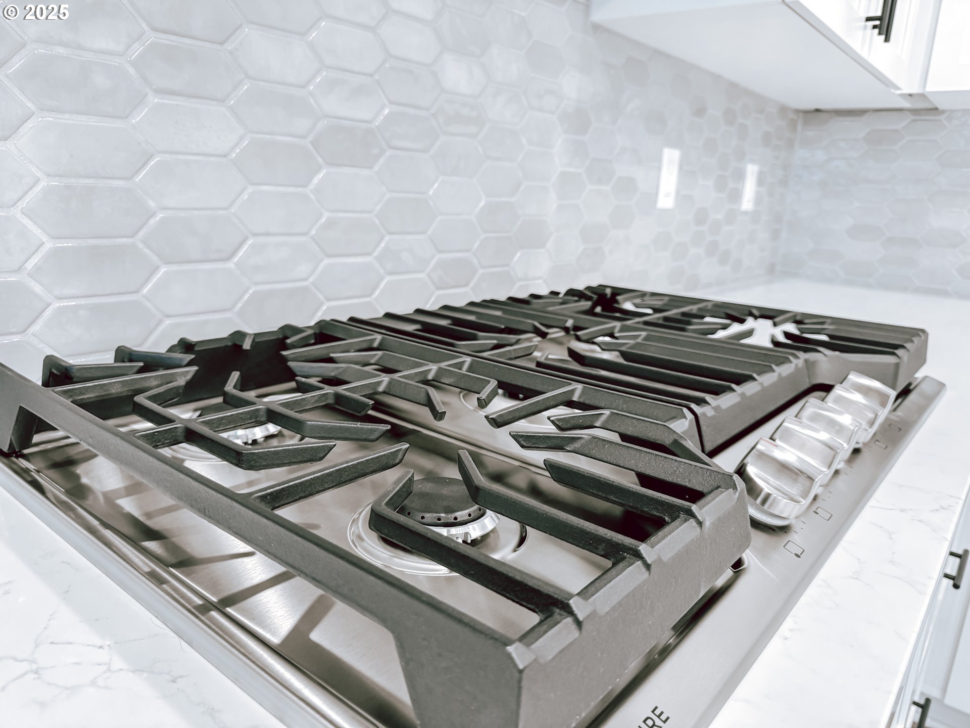 2509 South 4th Way Ridgefield, WA 98642 - Photo 22 of 45 a close up of a stove top oven