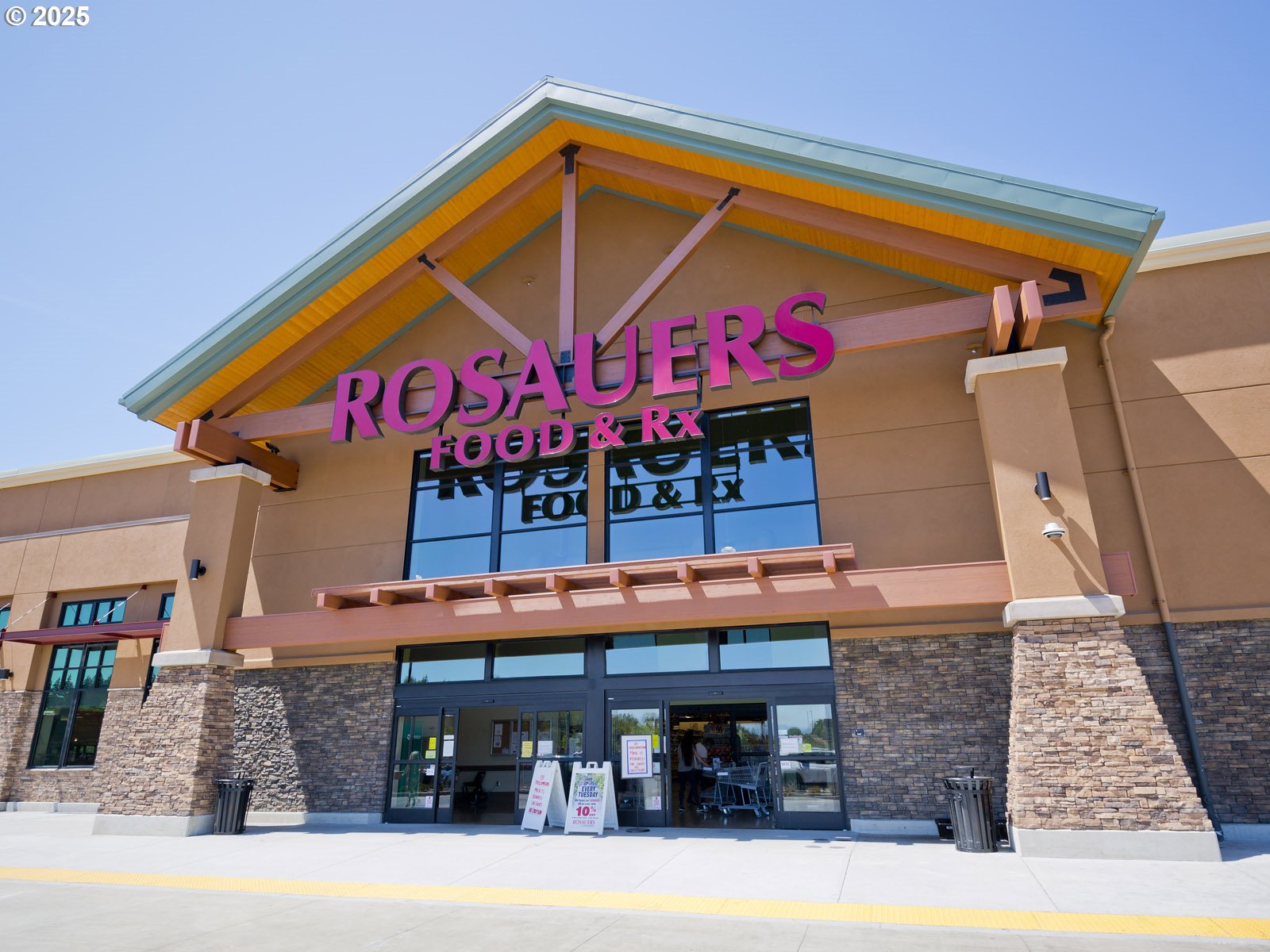 2509 South 4th Way Ridgefield, WA 98642 - Photo 39 of 45 a view of a cafe with a small yard and a car parked