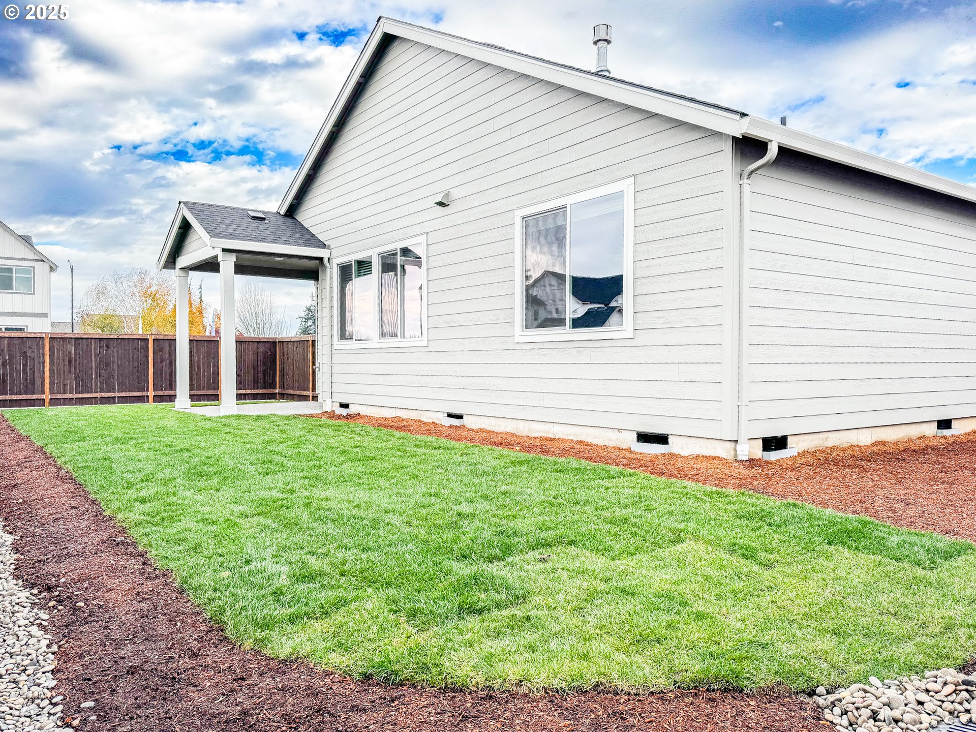 2509 South 4th Way Ridgefield, WA 98642 - Photo 44 of 45 a front view of house with yard