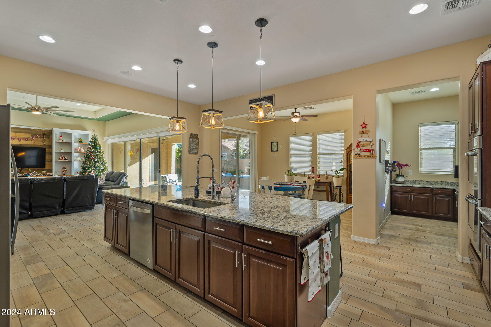 21999 East Camacho Road Queen Creek, AZ 85142 - Photo 19 of 82 19-web-or-mls-Interior-15