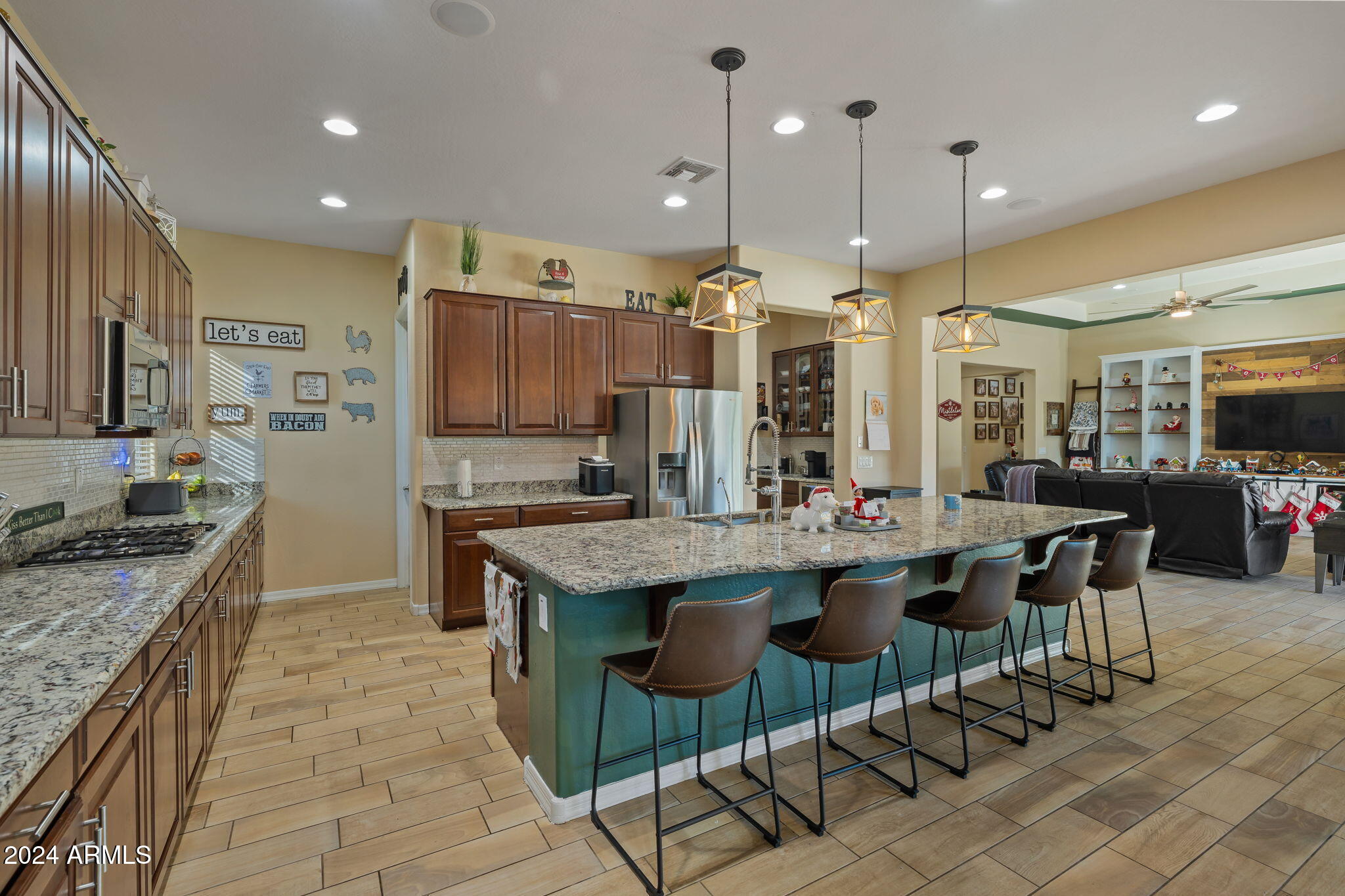 21999 East Camacho Road Queen Creek, AZ 85142 - Photo 20 of 82 20-web-or-mls-Interior-16