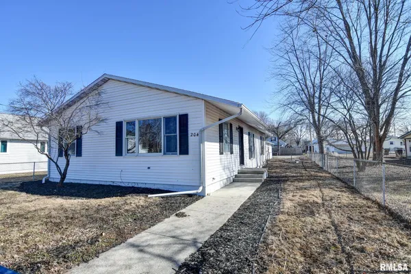 $197,900 | 204 Henry Street, Bulpitt, IL 62517