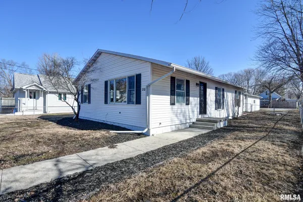 $197,900 | 204 Henry Street, Bulpitt, IL 62517