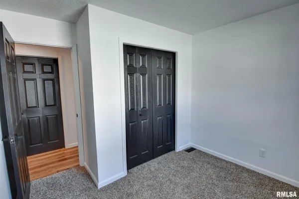 $197,900 | 204 Henry Street, Bulpitt, IL 62517