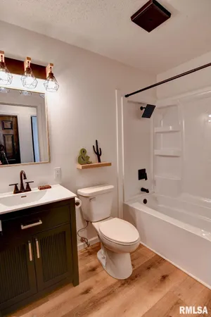 $197,900 | 204 Henry Street, Bulpitt, IL 62517