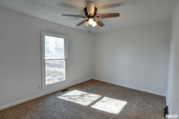 $197,900 | 204 Henry Street, Bulpitt, IL 62517