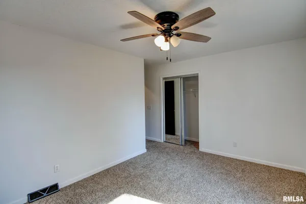 $197,900 | 204 Henry Street, Bulpitt, IL 62517