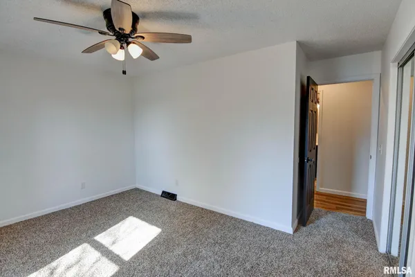 $197,900 | 204 Henry Street, Bulpitt, IL 62517