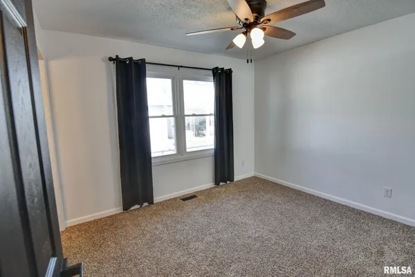 $197,900 | 204 Henry Street, Bulpitt, IL 62517