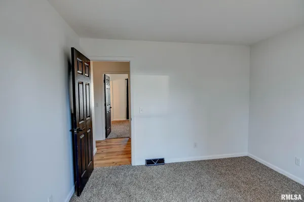 $197,900 | 204 Henry Street, Bulpitt, IL 62517