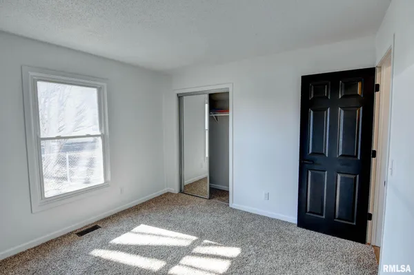 $197,900 | 204 Henry Street, Bulpitt, IL 62517