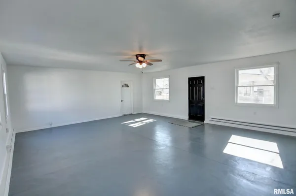 $197,900 | 204 Henry Street, Bulpitt, IL 62517