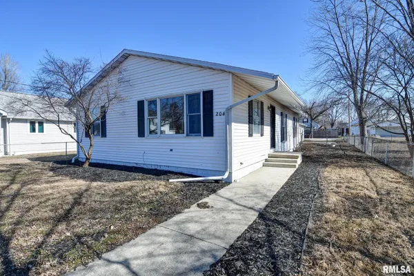 $197,900 | 204 Henry Street, Bulpitt, IL 62517