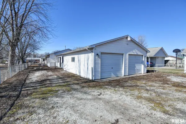 $197,900 | 204 Henry Street, Bulpitt, IL 62517