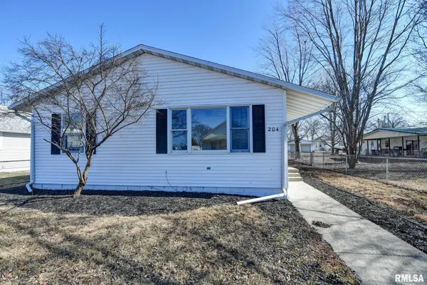 $197,900 | 204 Henry Street, Bulpitt, IL 62517