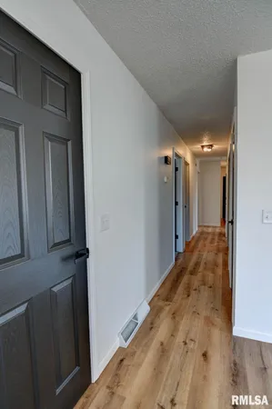 $197,900 | 204 Henry Street, Bulpitt, IL 62517