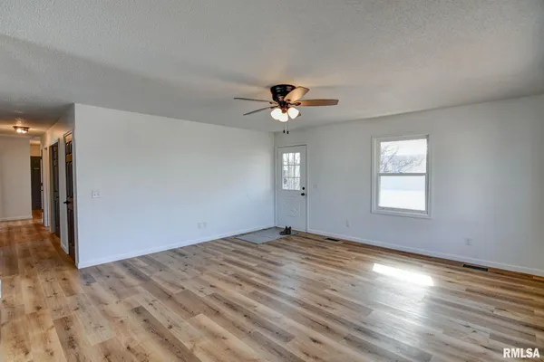 $197,900 | 204 Henry Street, Bulpitt, IL 62517