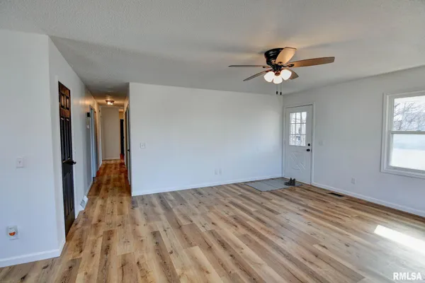 $197,900 | 204 Henry Street, Bulpitt, IL 62517