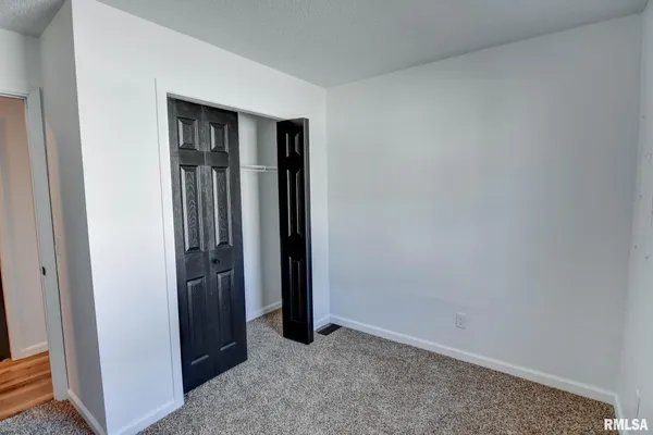 $197,900 | 204 Henry Street, Bulpitt, IL 62517