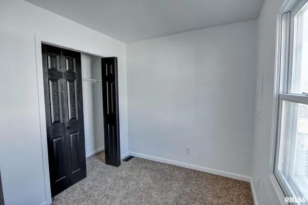 $197,900 | 204 Henry Street, Bulpitt, IL 62517