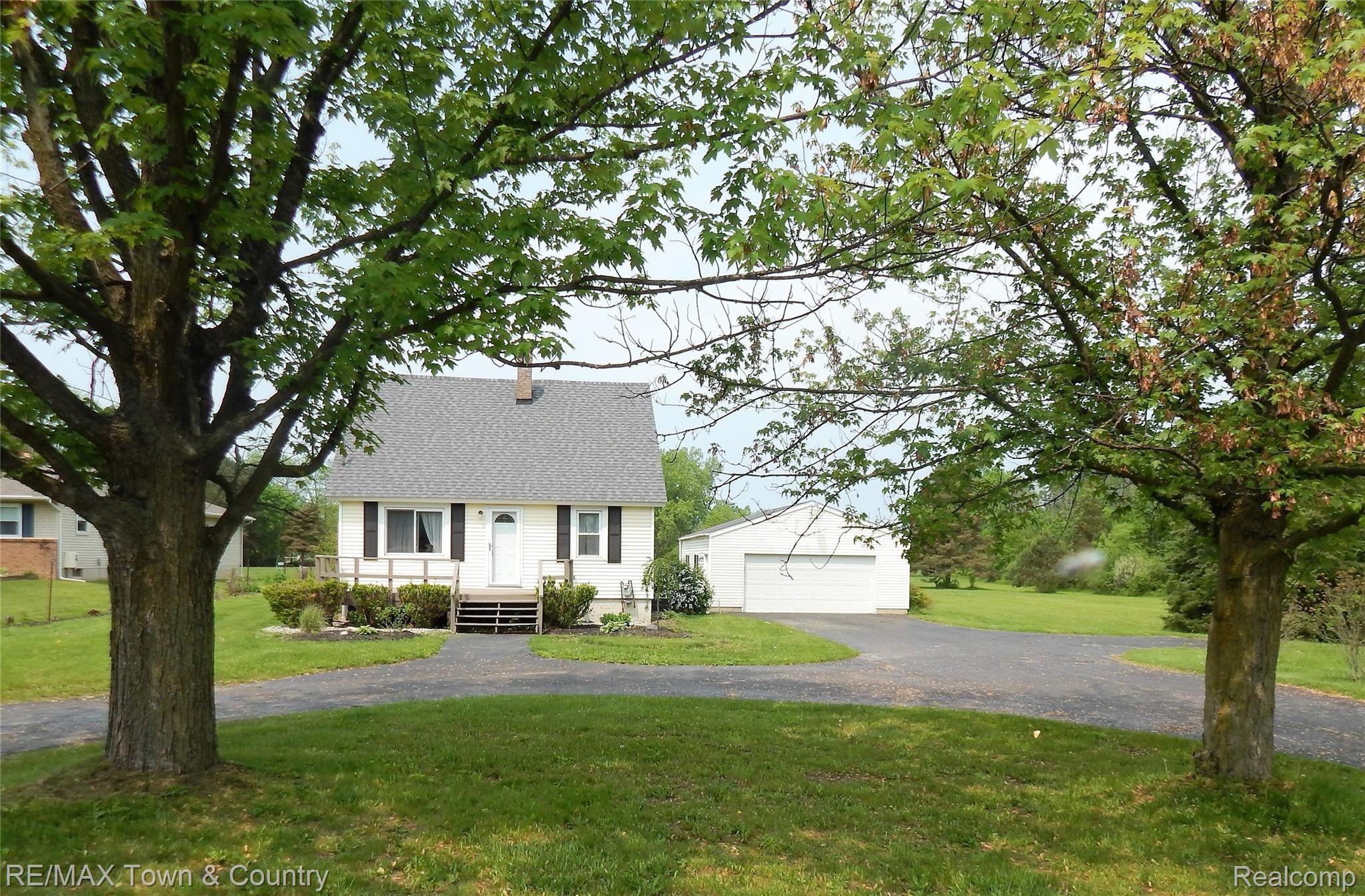433 Elms Road Flushing, MI 48433 - Photo 1 of 36 433 Elms- exterior .jpg