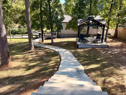 a black and white photo of a picture of white wall