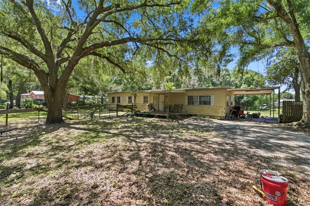 17214 Chinaberry Road Lutz, FL 33558 - Photo 3 of 9