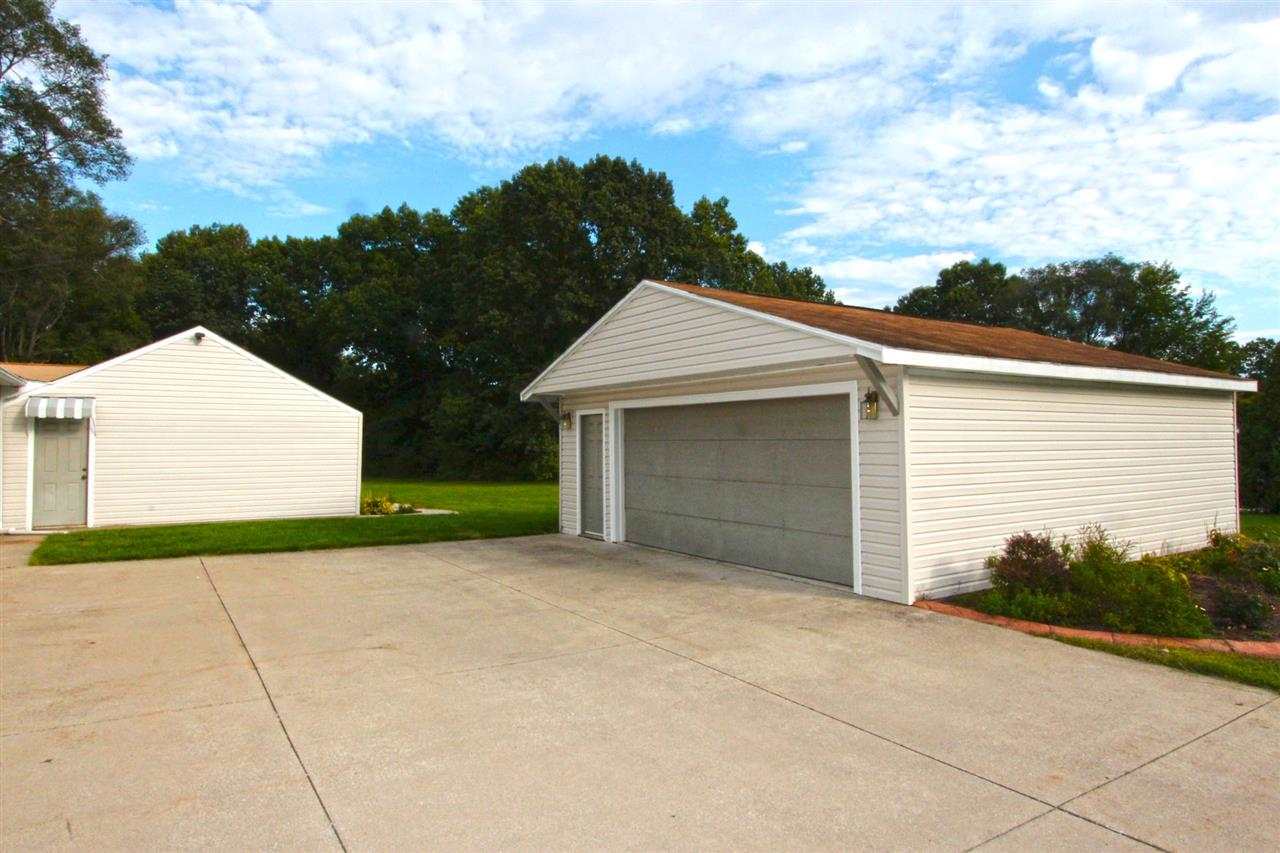 55104 Moss Road South Bend, IN 46628 - Photo 3 of 26 Gallery Image 3