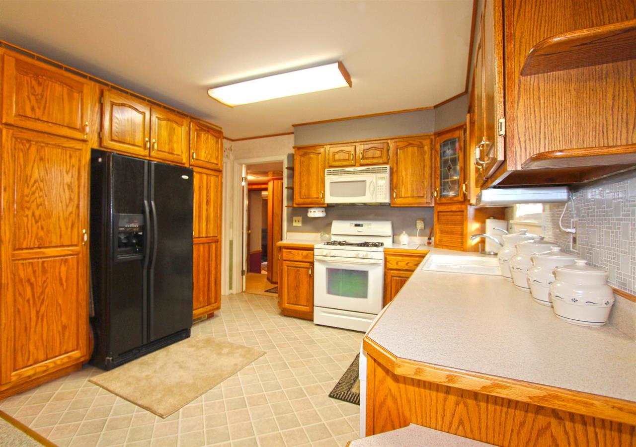 55104 Moss Road South Bend, IN 46628 - Photo 8 of 26 Gallery Image 8