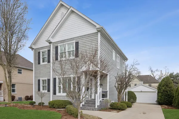 $699,900 | 131 Indian Drive, Clarendon Hills, IL 60514