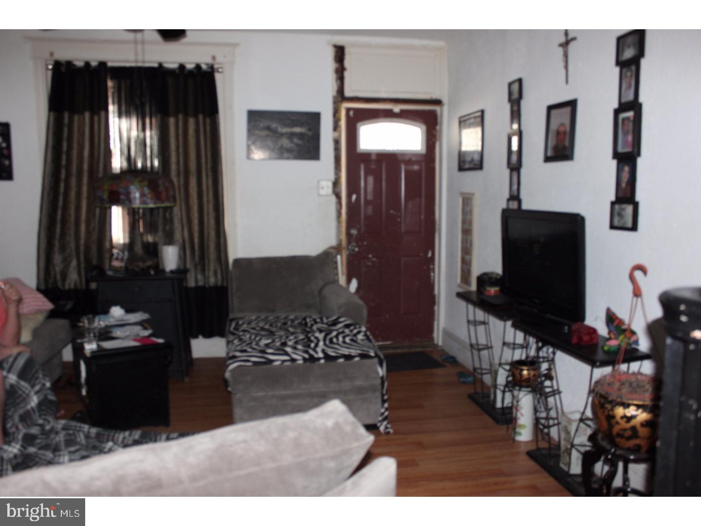 2547 South Mildred Street Philadelphia, PA 19148 - Photo 4 of 25 Living Room