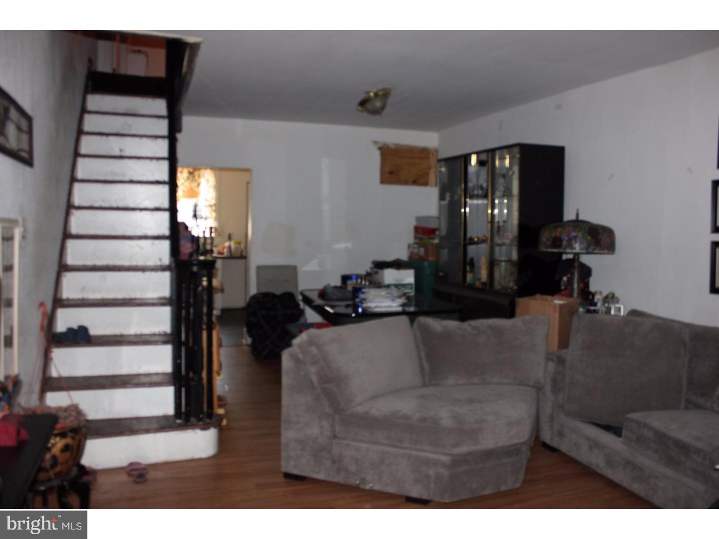 2547 South Mildred Street Philadelphia, PA 19148 - Photo 5 of 25 Living Room