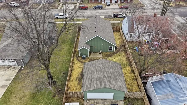 $245,000 | 303 West Broadway Street, Higginsville, MO 64037