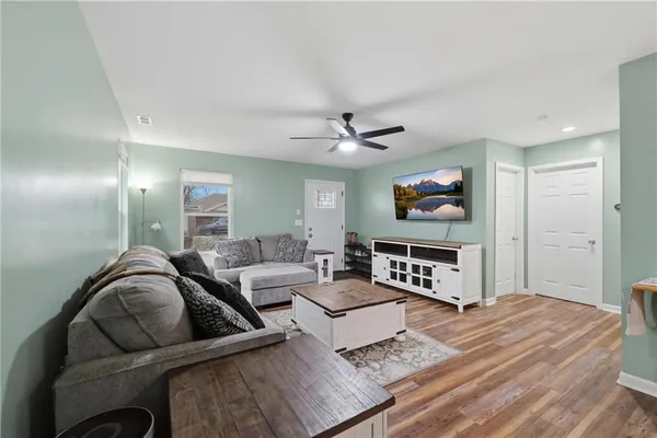 $245,000 | 303 West Broadway Street, Higginsville, MO 64037