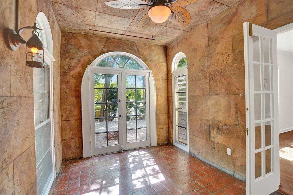 1818 Florida Avenue West Palm Beach, FL 33401 - Photo 14 of 50 a view of a hallway with windows