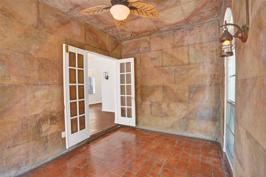 1818 Florida Avenue West Palm Beach, FL 33401 - Photo 15 of 50 a view of a bathroom