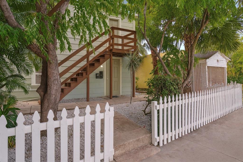 1818 Florida Avenue West Palm Beach, FL 33401 - Photo 28 of 50 a view of a house with wooden fence