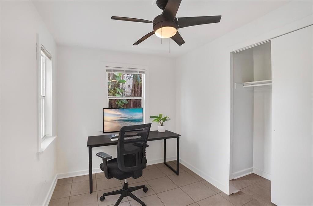 1818 Florida Avenue West Palm Beach, FL 33401 - Photo 35 of 50 a view of a workspace with furniture