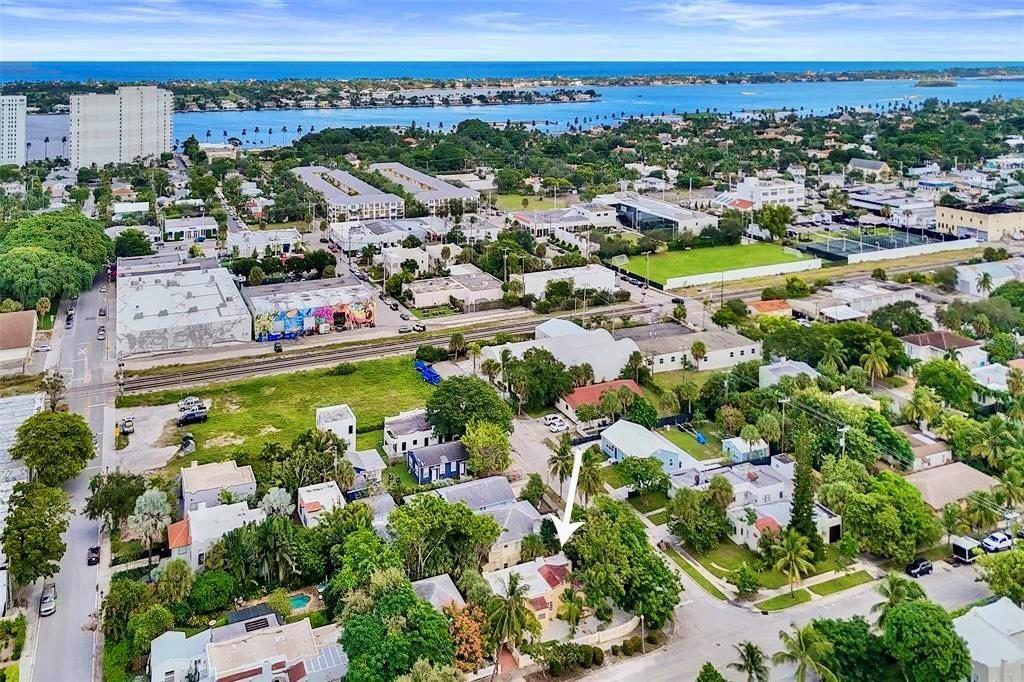 1818 Florida Avenue West Palm Beach, FL 33401 - Photo 48 of 50 a view of a city