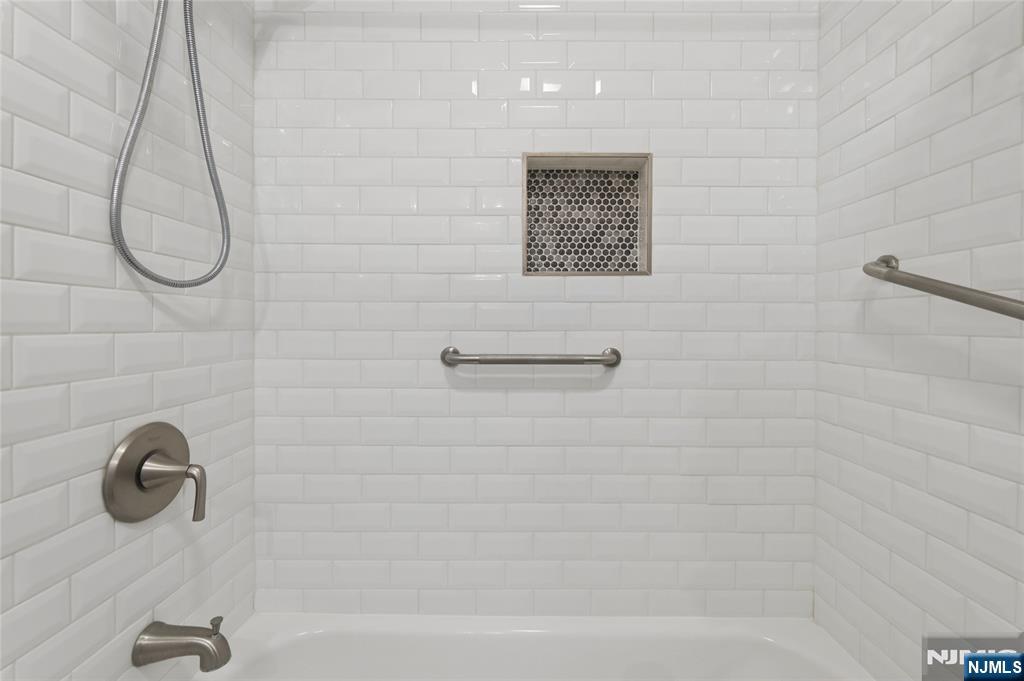 364 West Ridgewood Avenue, Unit 3 Ridgewood, NJ 07450 - Photo 18 of 29