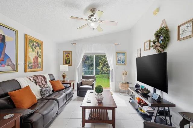 $625,000 | 20494 Southwest 5th Street, Pembroke Pines, FL 33029