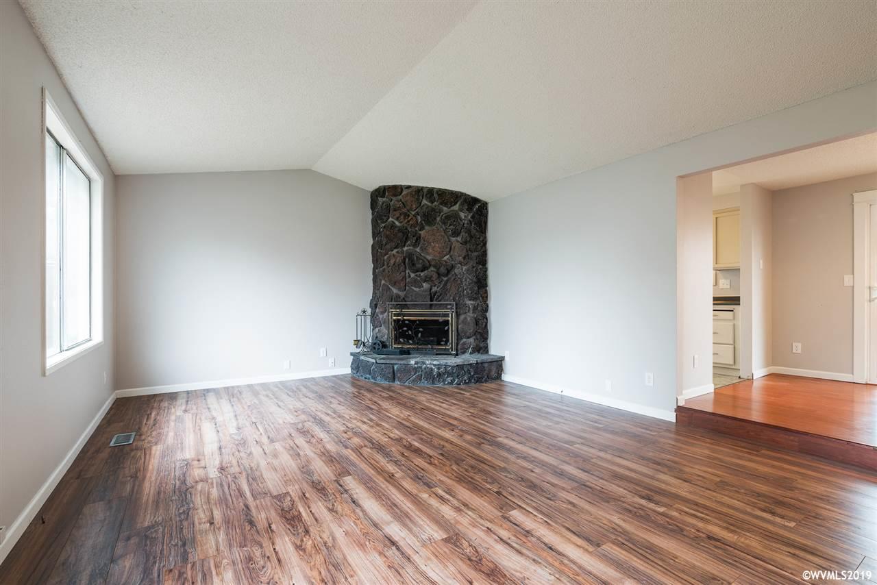 4437 Del Rio Place Southeast Albany, OR 97322 - Photo 7 of 35 Gallery Image 7