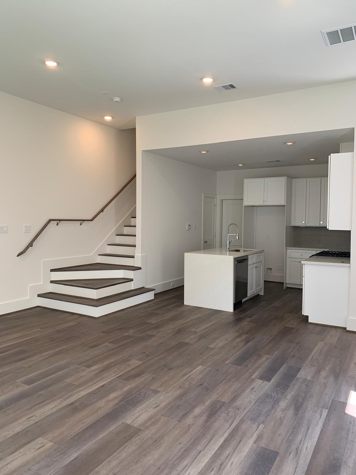 7506 Carver Road, Unit B Houston, TX 77088 - Photo 4 of 11 Gallery Image 4