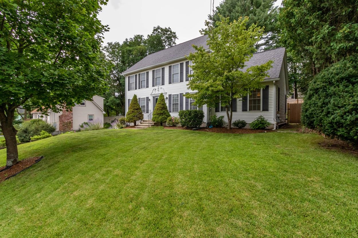 56 Kennard Road Manchester, NH 03104 - Photo 1 of 40