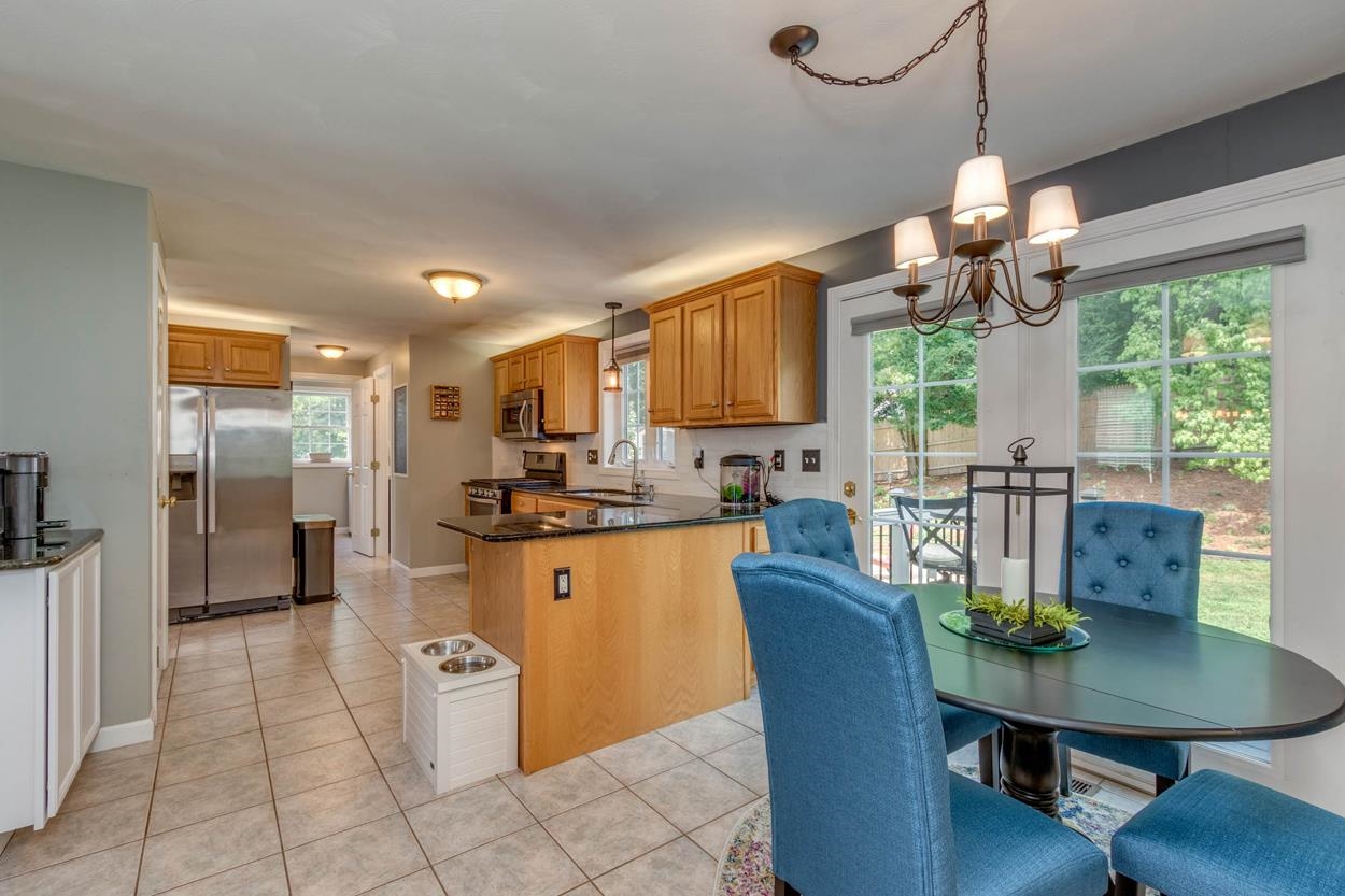 56 Kennard Road Manchester, NH 03104 - Photo 11 of 40