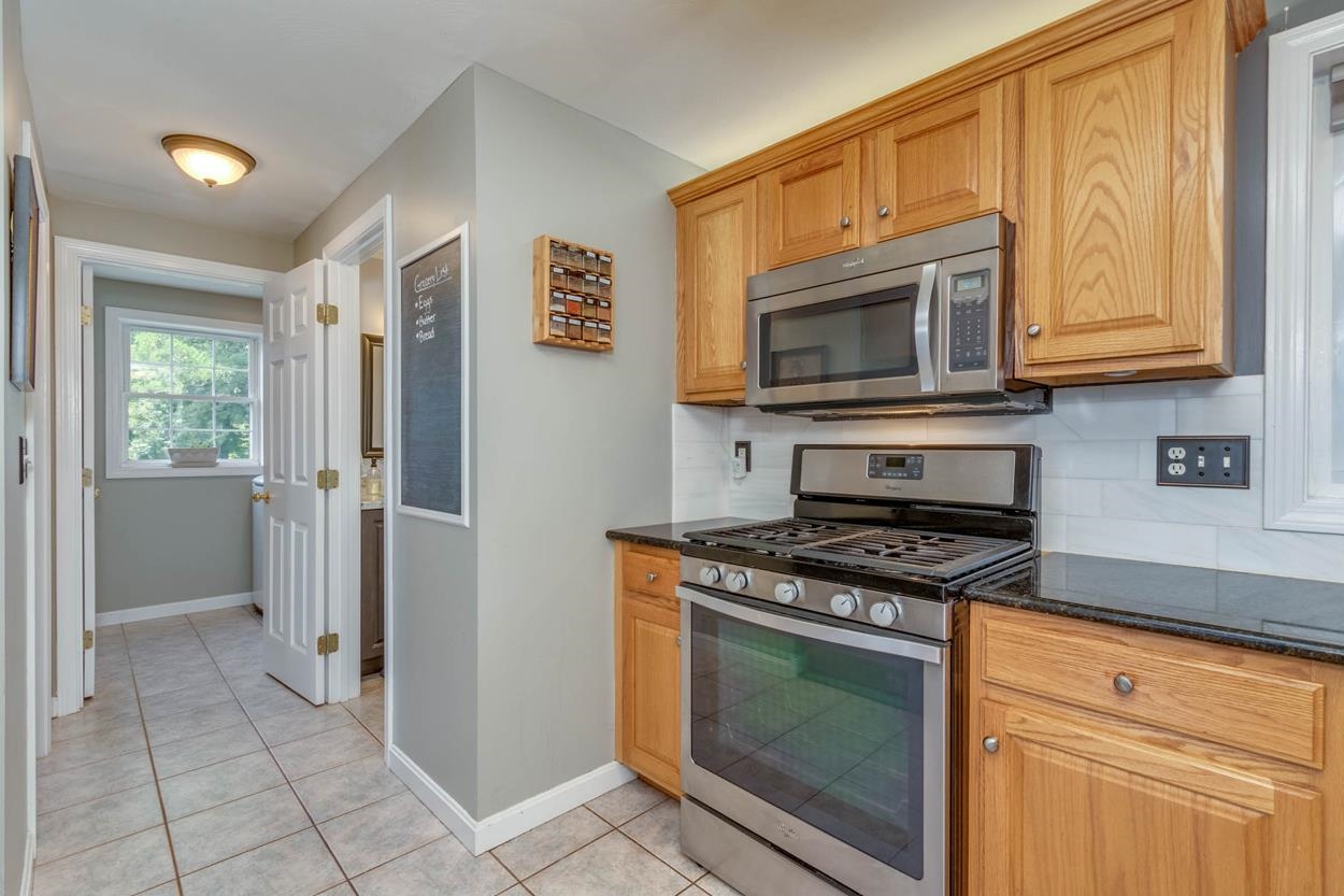 56 Kennard Road Manchester, NH 03104 - Photo 13 of 40