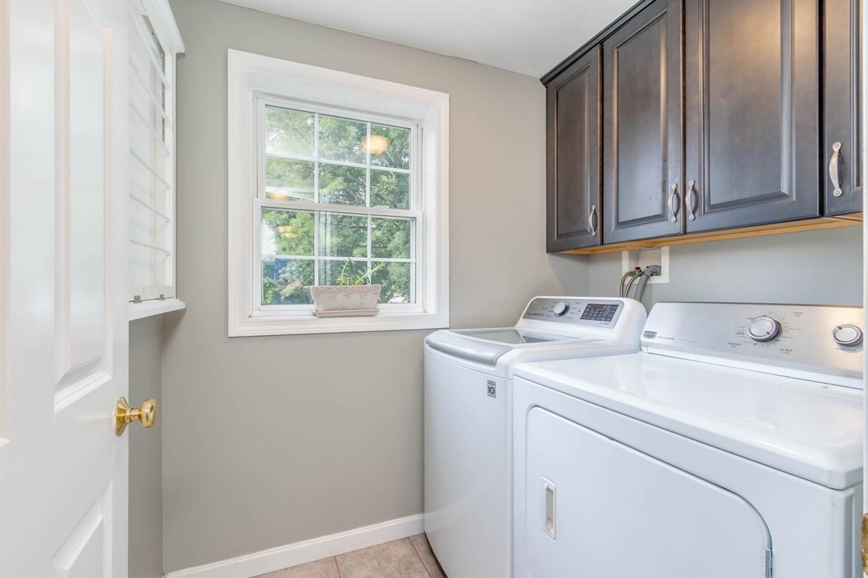 56 Kennard Road Manchester, NH 03104 - Photo 17 of 40