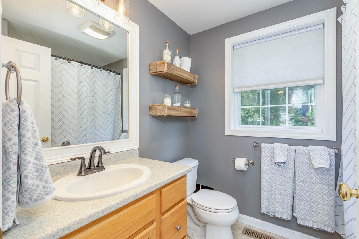 56 Kennard Road Manchester, NH 03104 - Photo 27 of 40