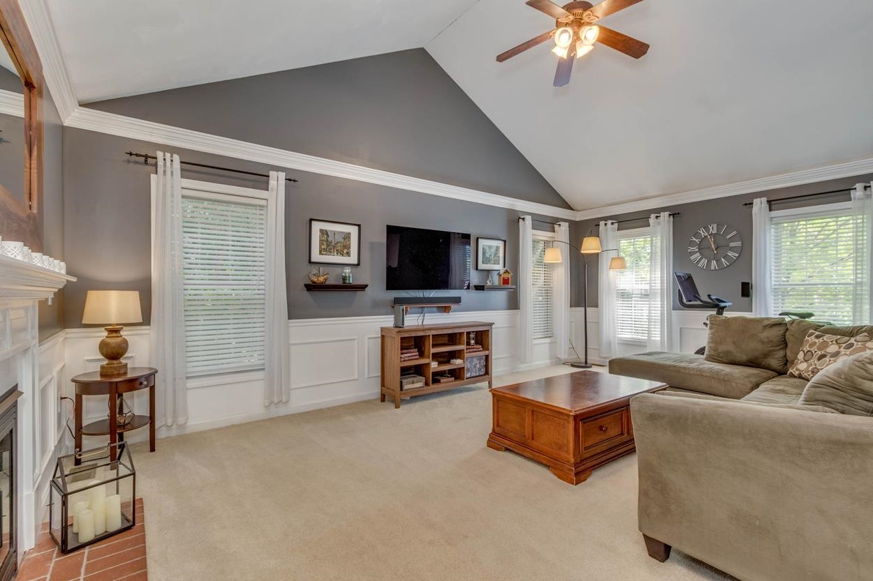 56 Kennard Road Manchester, NH 03104 - Photo 6 of 40