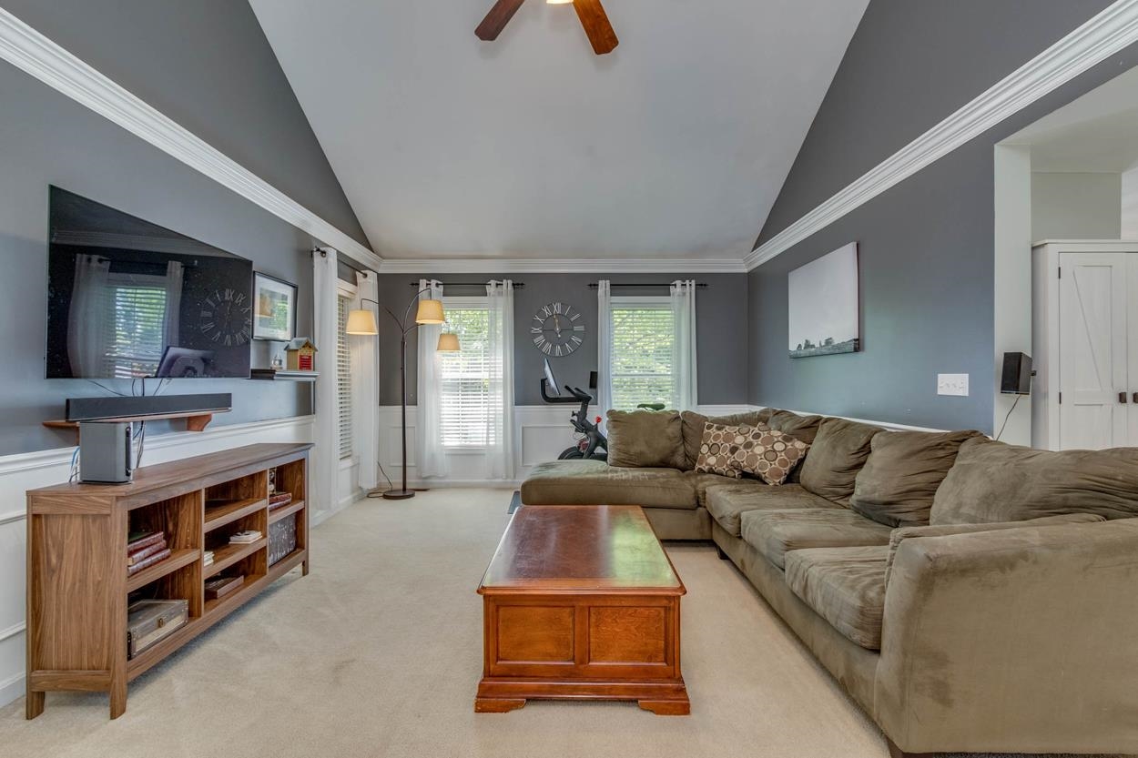 56 Kennard Road Manchester, NH 03104 - Photo 7 of 40